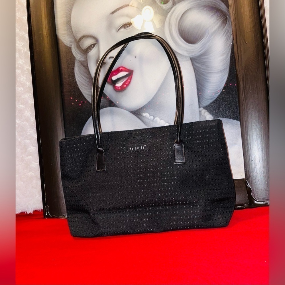 NWOT BLACK MODELLA SHOULDER HANDBAG WITH DESIGN - Picture 2 of 9